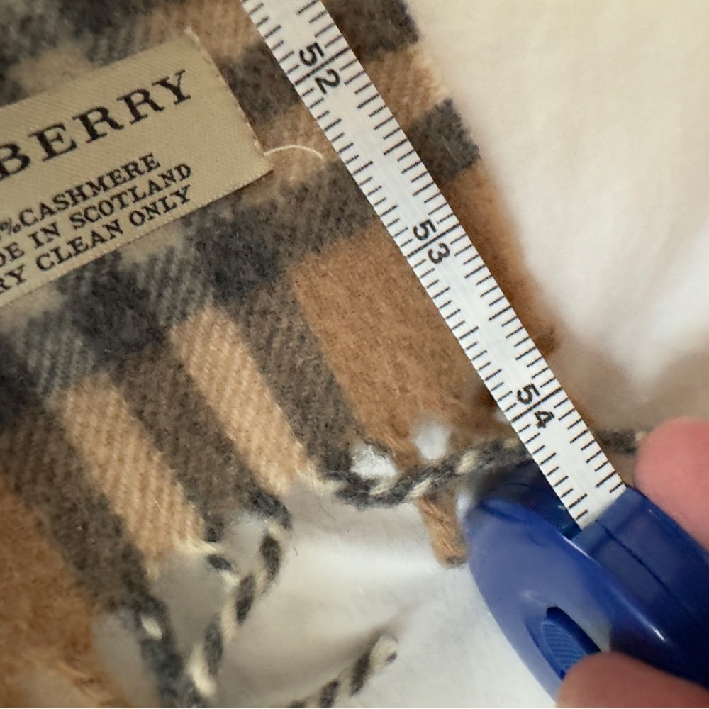 Burberry Camel Checkered Cashmere Scarf 54x12 EXCELLENT condition. - Picture 4 of 4